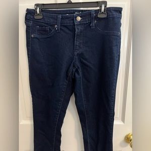 Women’s universal thread jeans. Size 6. Length 28R